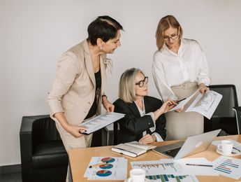 What is Formal Informal Communication: A Complete Guide 2025  - Featured image