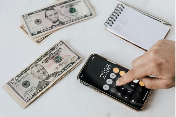 How to Calculate Employee Hours Worked: HR Guide 2025 - Featured image
